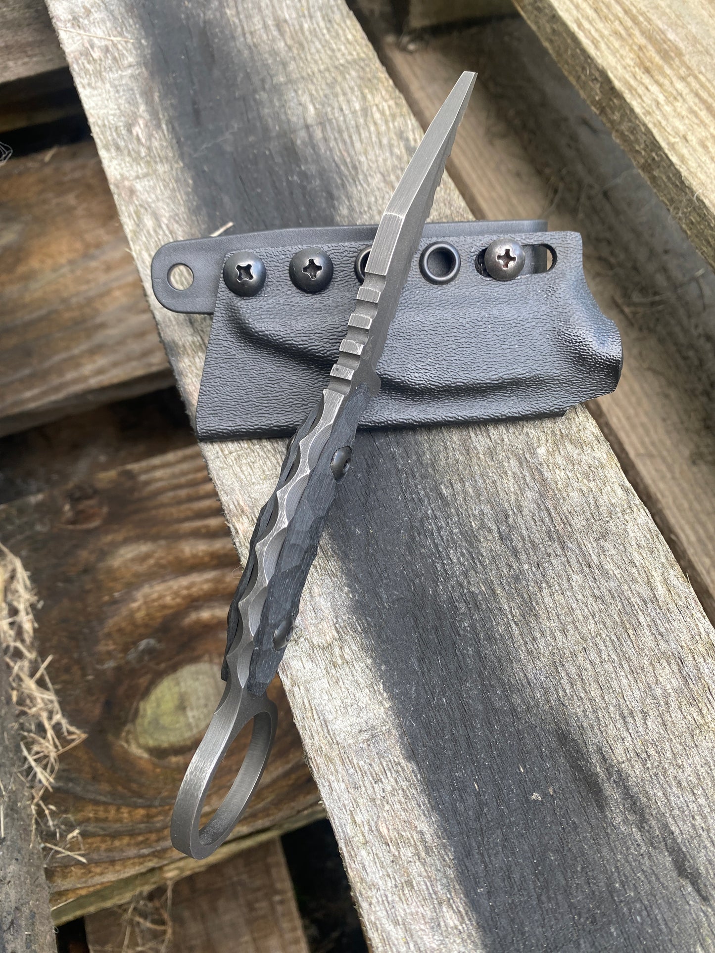 Pōkr with Serrations